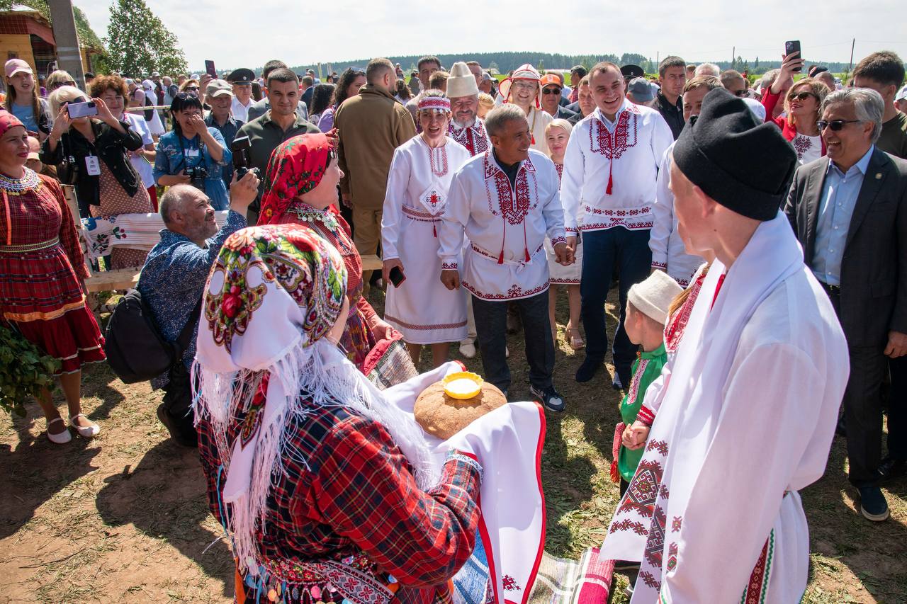 Главы Марий Эл и Татарстана открыли праздник марийской культуры “Cемык”