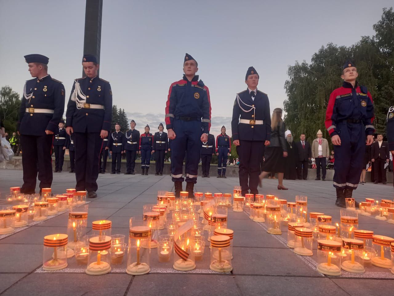 В Йошкар-Оле зажгли 2 тысячи свечей в память о погибших войнах Великой Отечественной войны