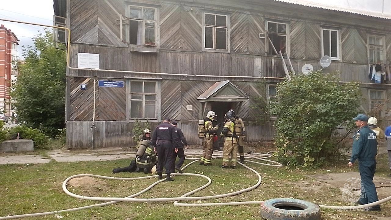 В загоревшейся квартире в Йошкар-Оле нашли пострадавшего мужчину