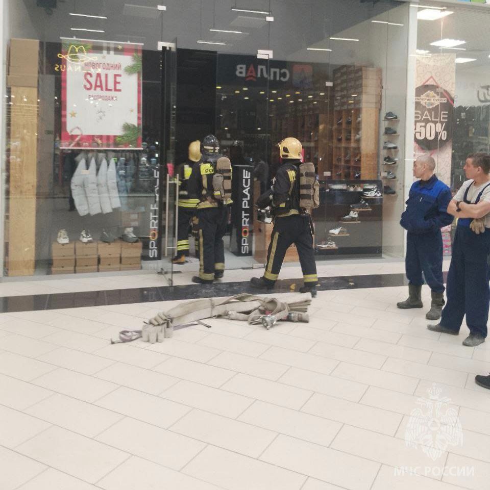 Пламя полыхнуло средь бела дня в торговом центре в Йошкар-Оле