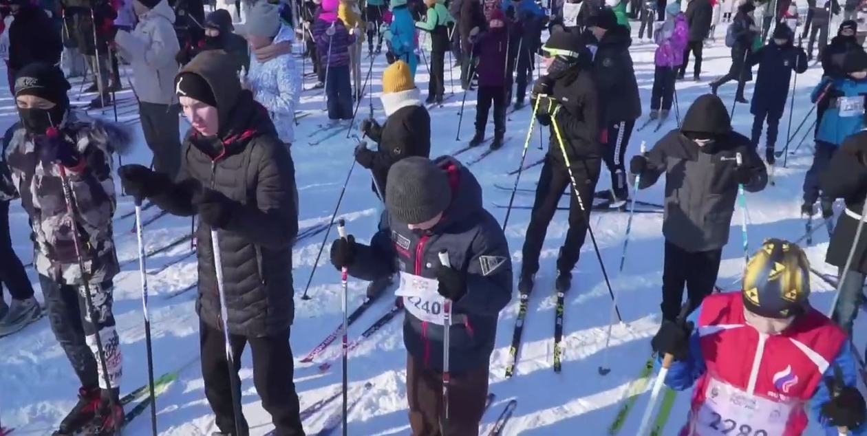 Десять тысяч жителей Марий Эл массово прокатились на лыжах: младшему три года
