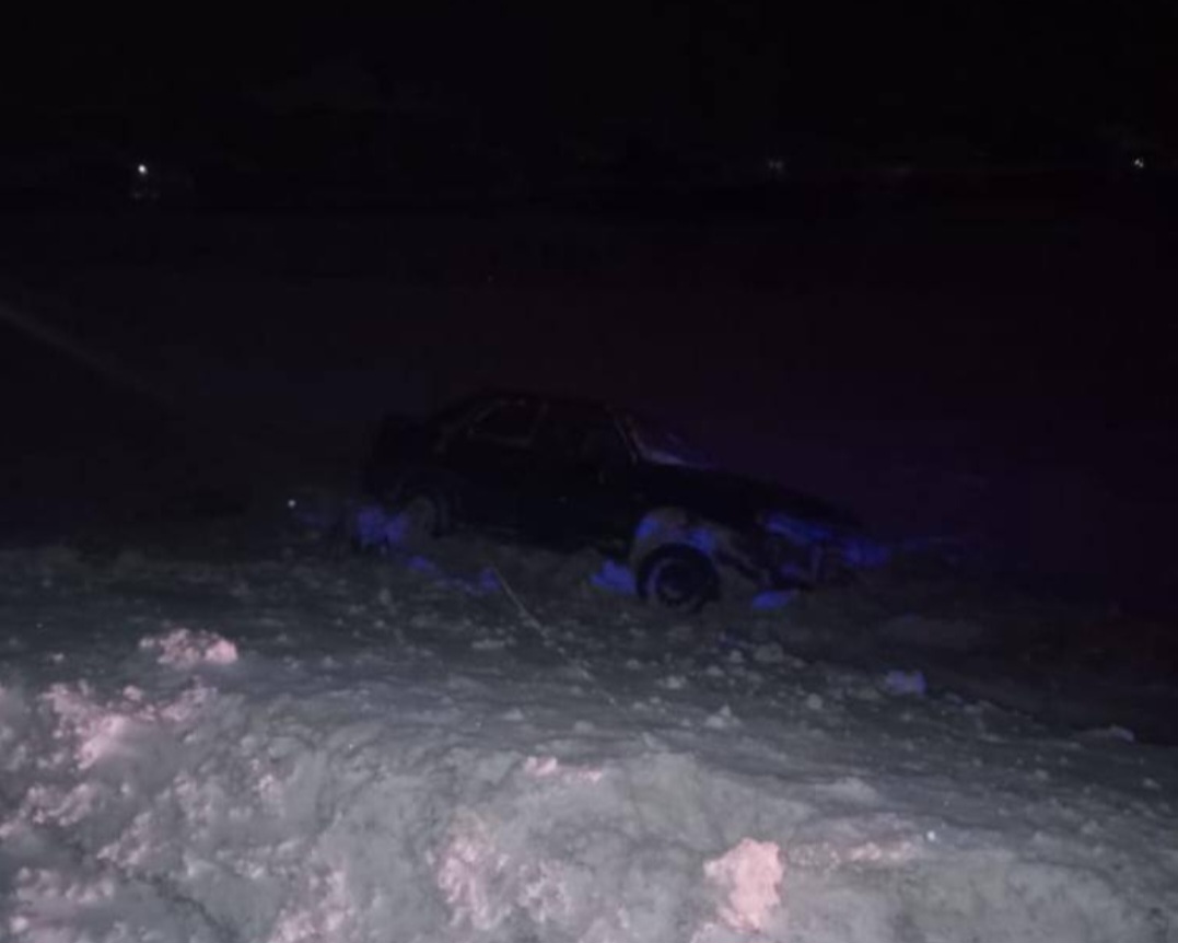 Пьяный парень без прав опрокинулся в снег в Медведевском районе: пострадали двое