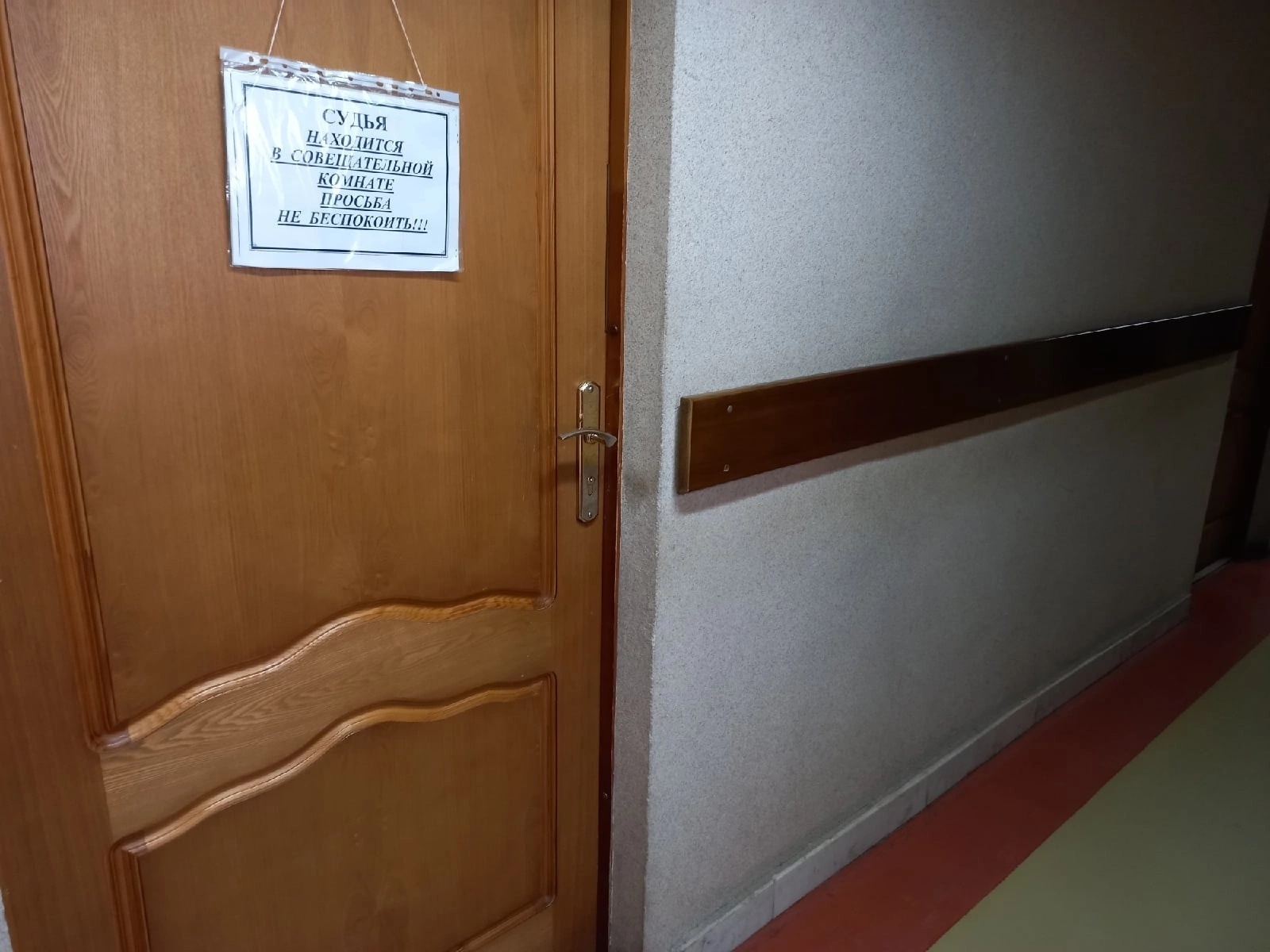 Расклейщика объявлений наказали за рекламу на жилом доме в Йошкар-Оле