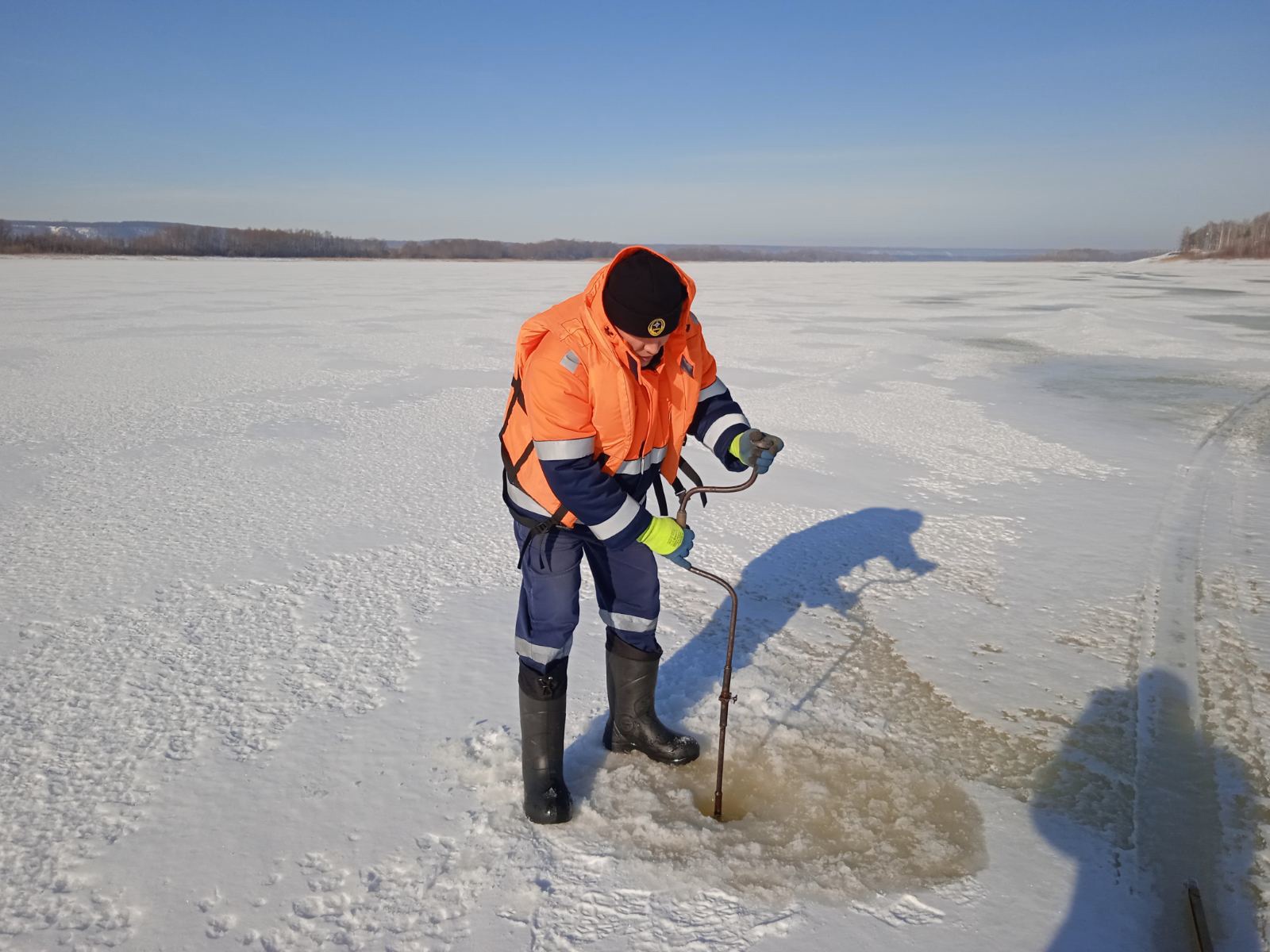 На лед выходить все опаснее: спасатели Марий Эл замерили водоемы