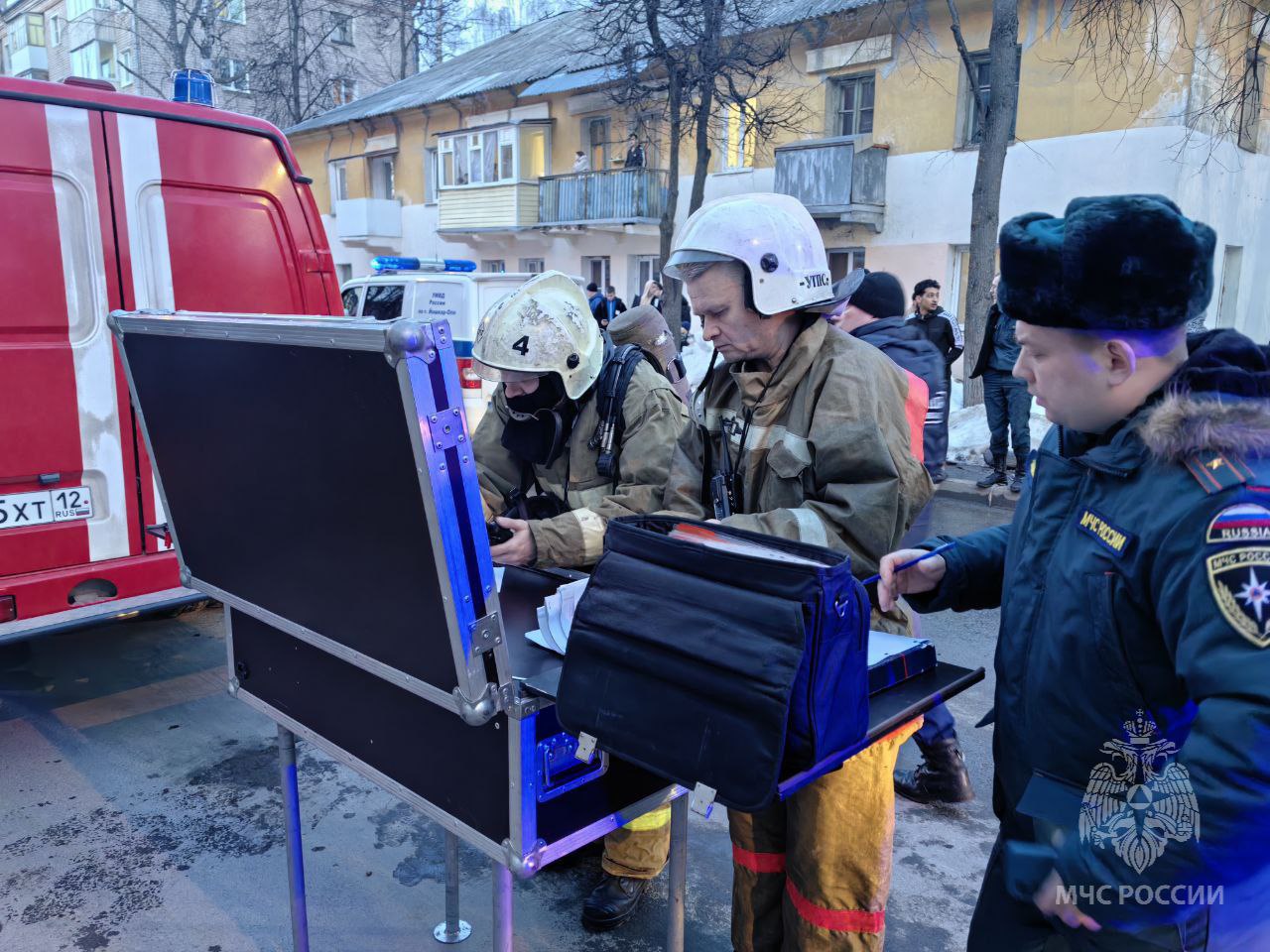 437 человек эвакуировали из горящего общежития МарГУ