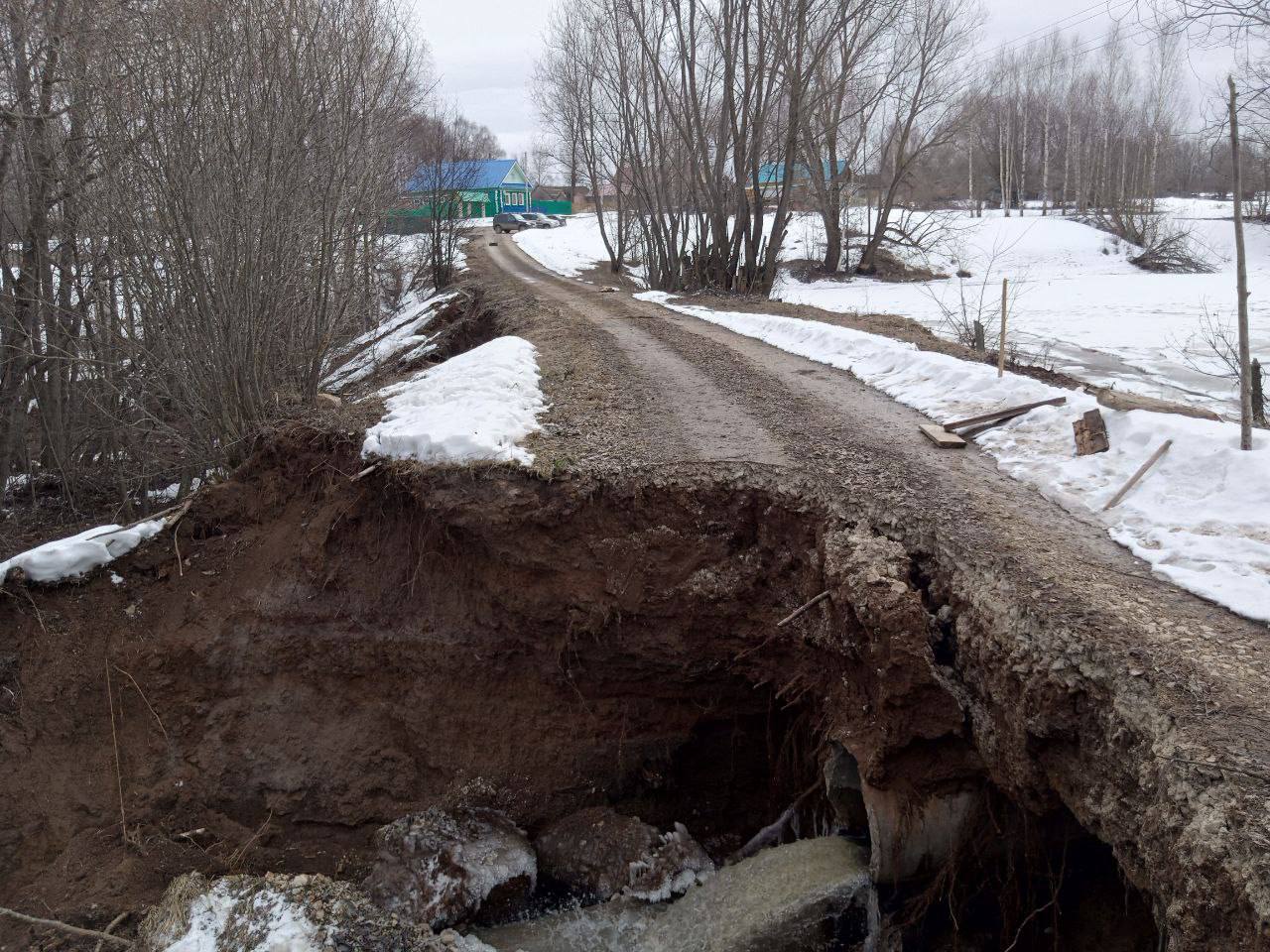 Дорогу в Куженерском районе снесло водами паводка