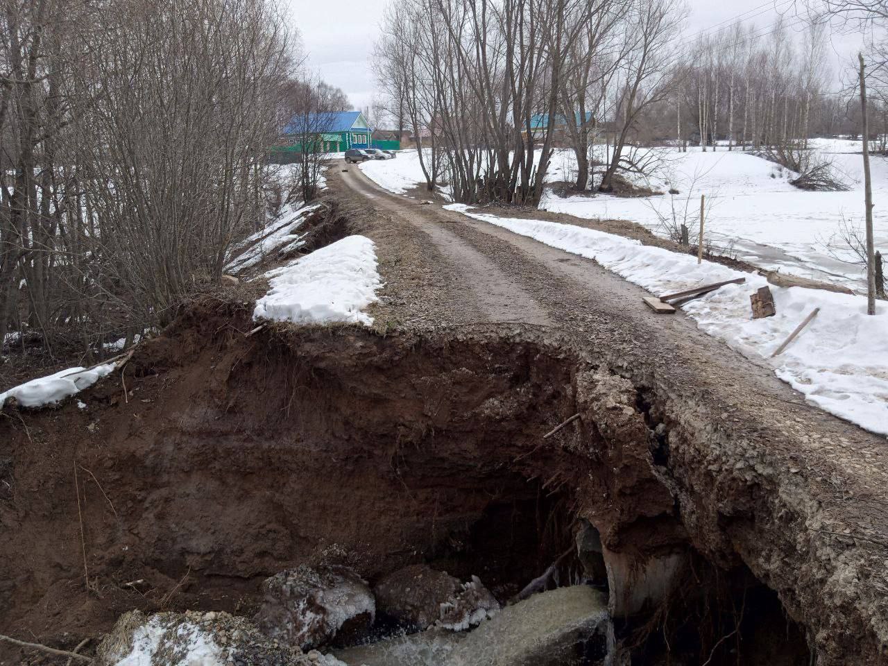 Разрушенную паводком дамбу в Пекейсоле обещают восстановить