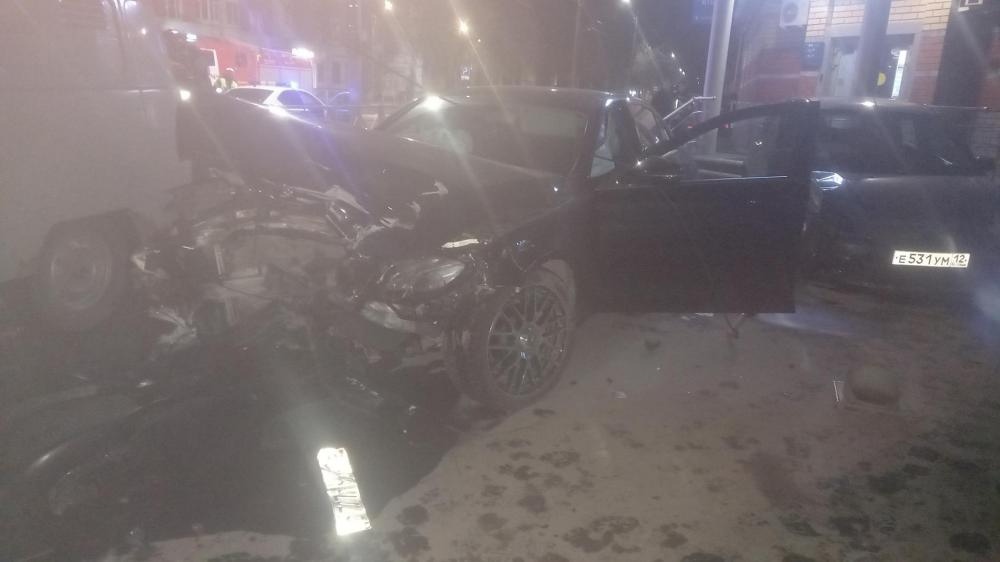 В Йошкар-Олу водитель Mercedes не уступил дорогу 34-летней автоледи и отправил ее в больницу