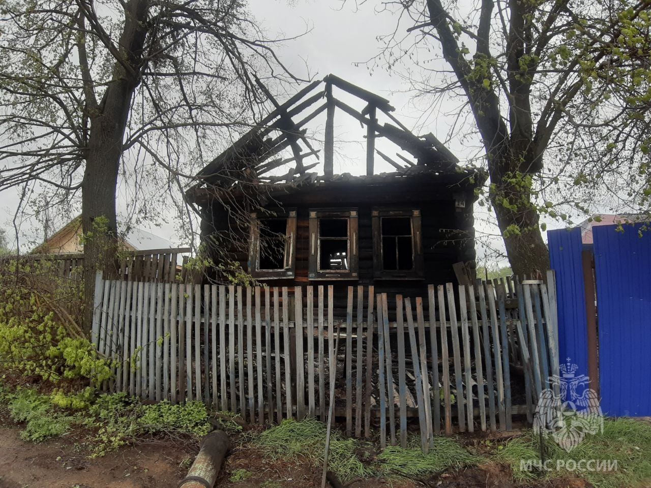 Жительница Кожласолы спасла двух своих детей из пылающего дома