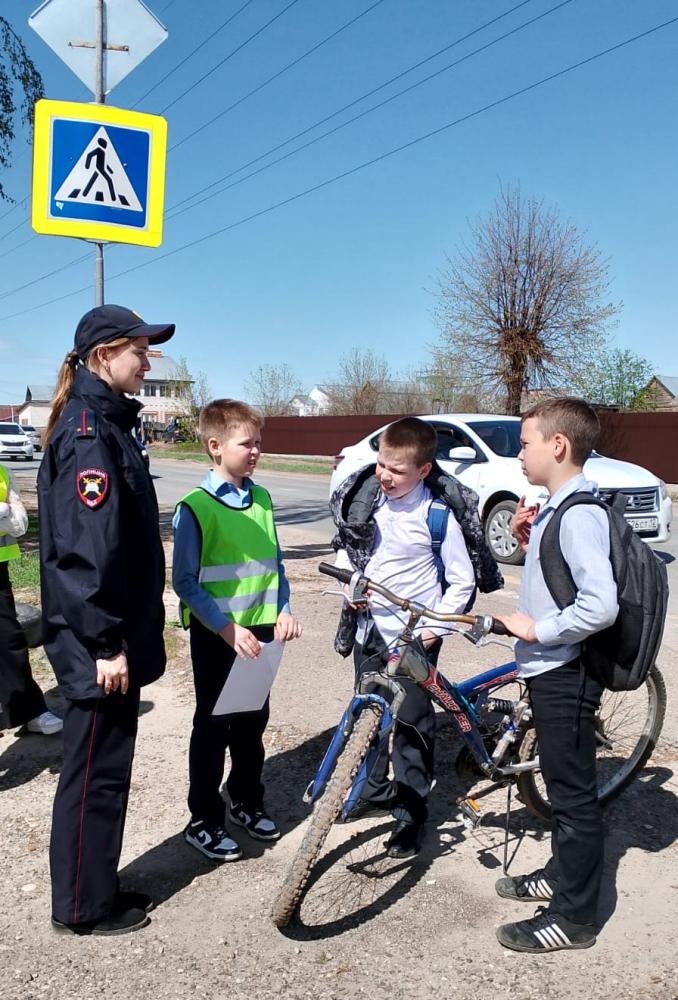В Волжске отряд юных инспекторов дорожного движения провел акцию «Юный велосипедист»