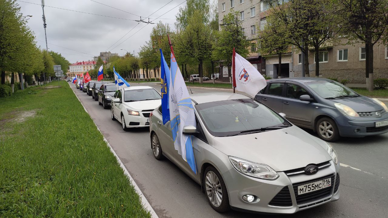 В Йошкар-Оле проходит “Автопробег Победы”: “Мы, русские, не забываем свою историю”