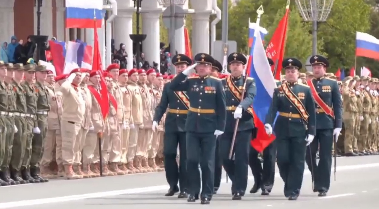В Йошкар-Оле проходит торжественное шествие военнослужащих в честь 79-летия Победы