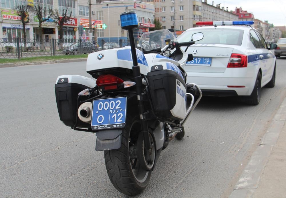 Двойной патруль на мотоциклах отлавливает нарушителей в Йошкар-Оле