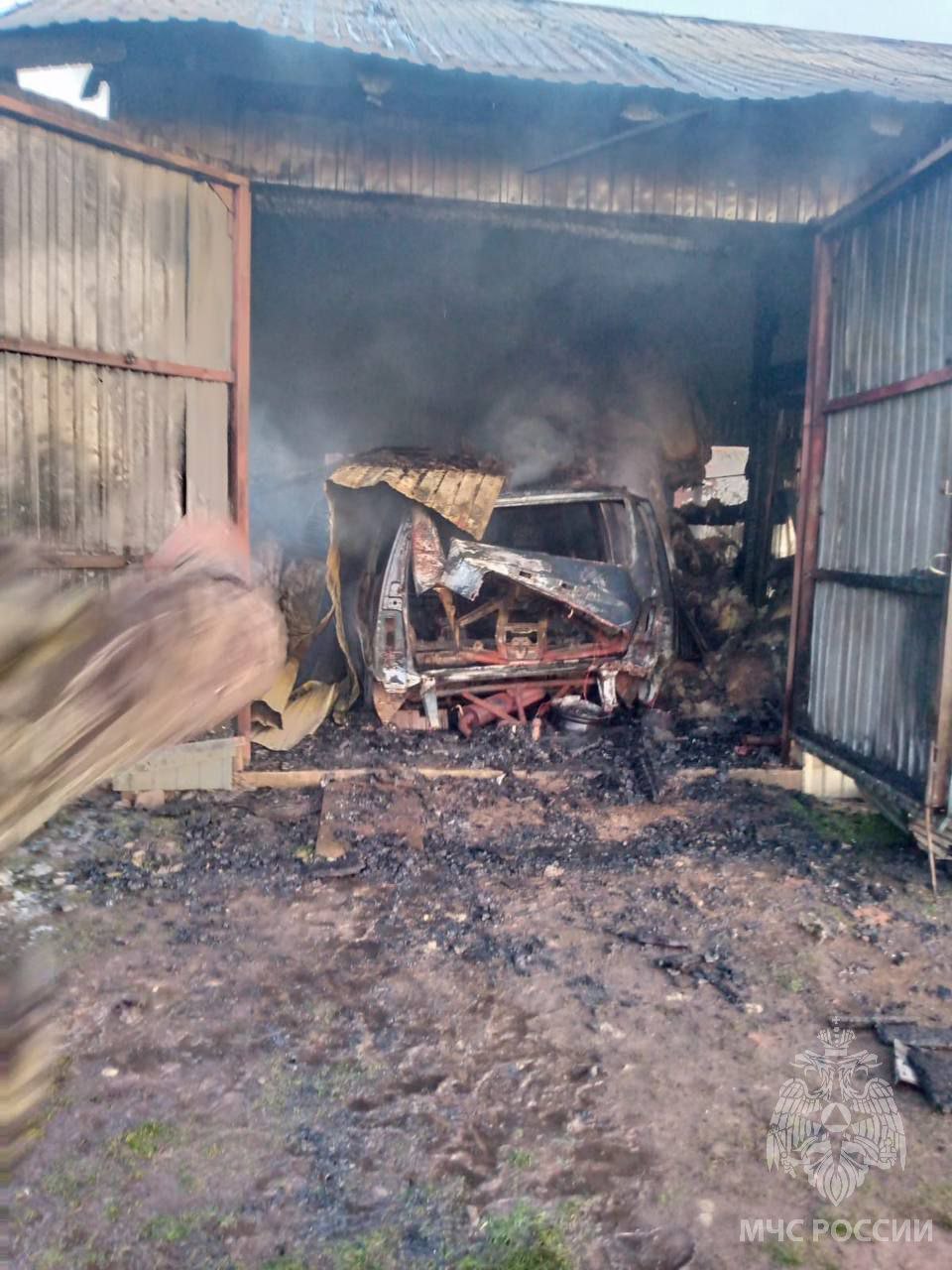 Машина и гараж сгорели дотла в Моркинском районе