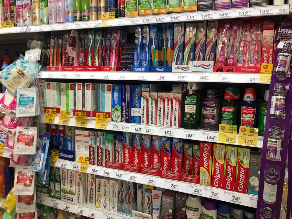 В разы лучше чистит и в разы дешевле: Роскачество назвало зубную пасту, которая уделает премиальные