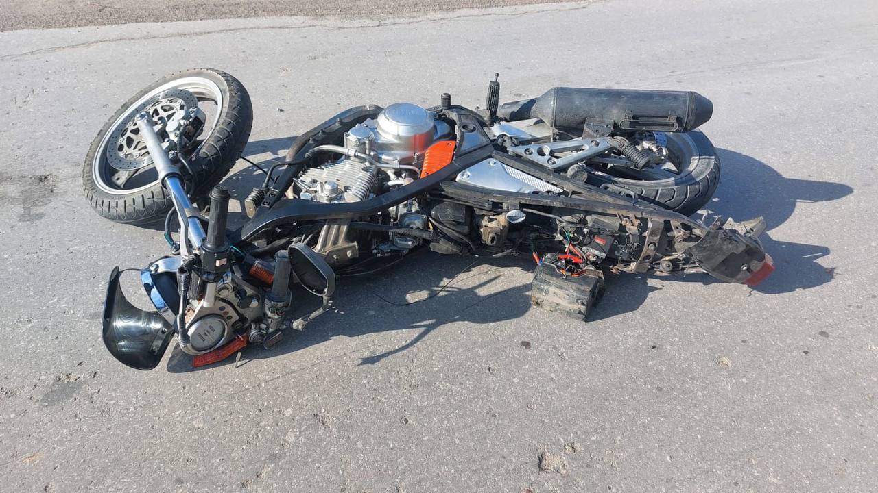 Бесправный мотоциклист сбил 13-летнюю велосипедистку в Юрино