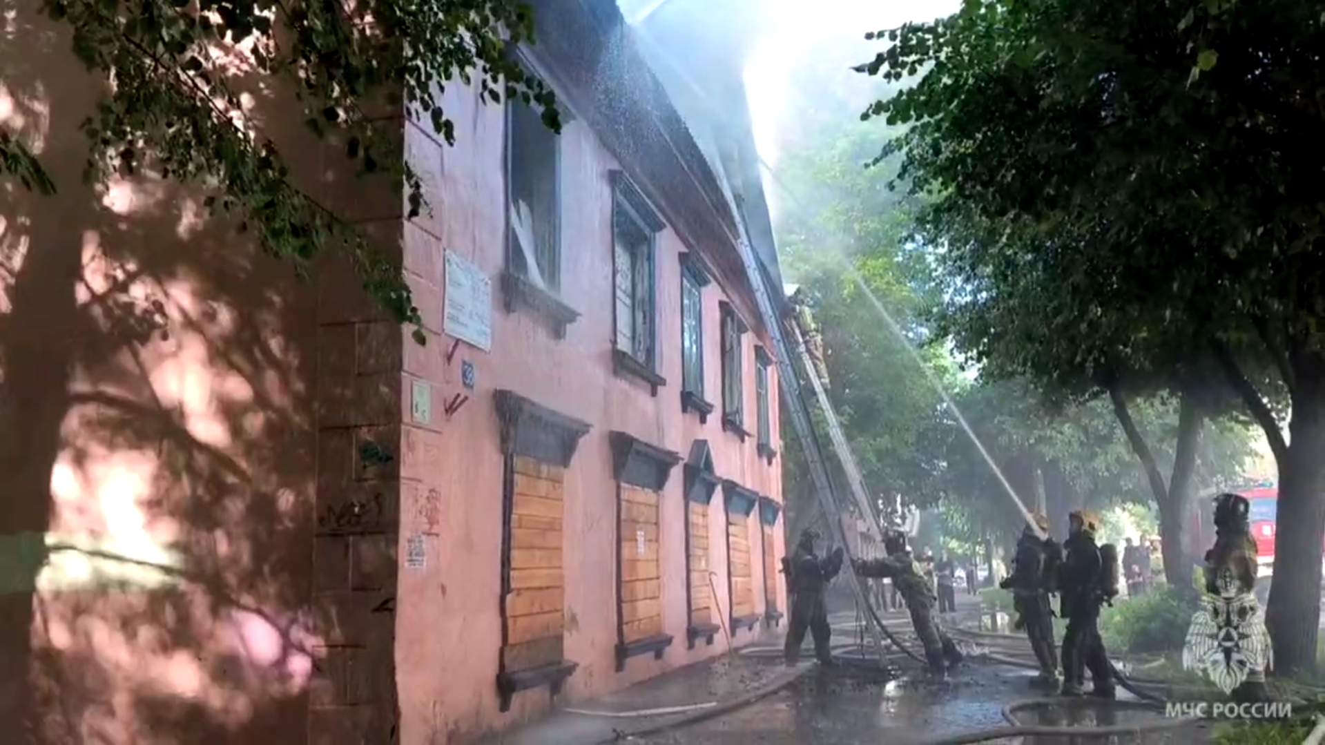 Заброшенный дом два дня подряд горел в Йошкар-Оле