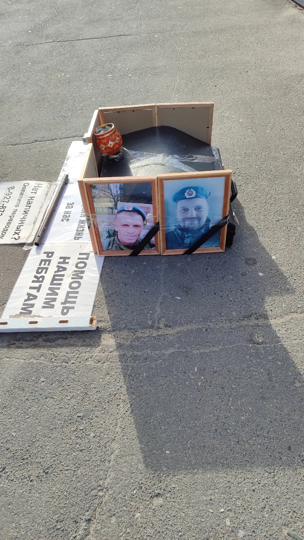 Йошкаролинец собирает деньги на улице с фото погибших военных СВО: родные бойцов пошли в прокуратуру