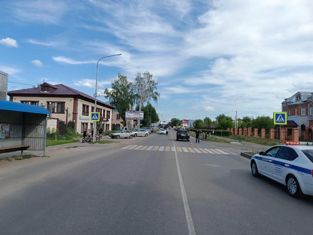 Волжанку сбил мужчина на иномарке, когда она переходила дорогу по зебре