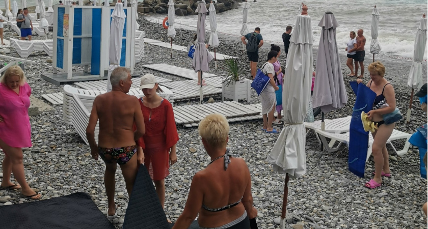 Это плачевный отпуск: российские туристы жалуются на отдых на Черном море. Что там происходит