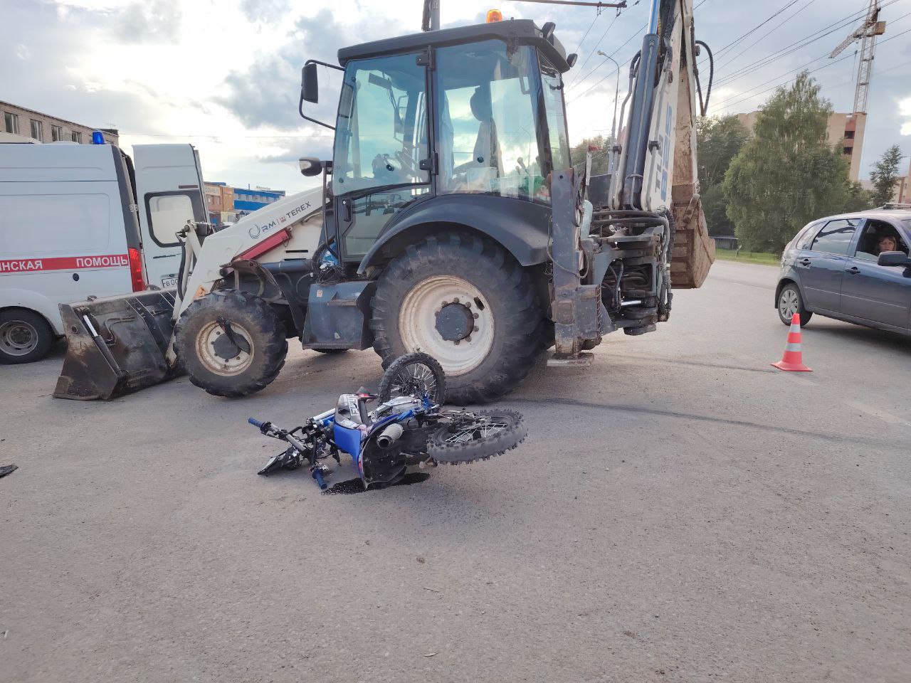 Тяжелые травмы получили байкер-подросток и его пассажир в ДТП с трактором у Йошкар-Олы