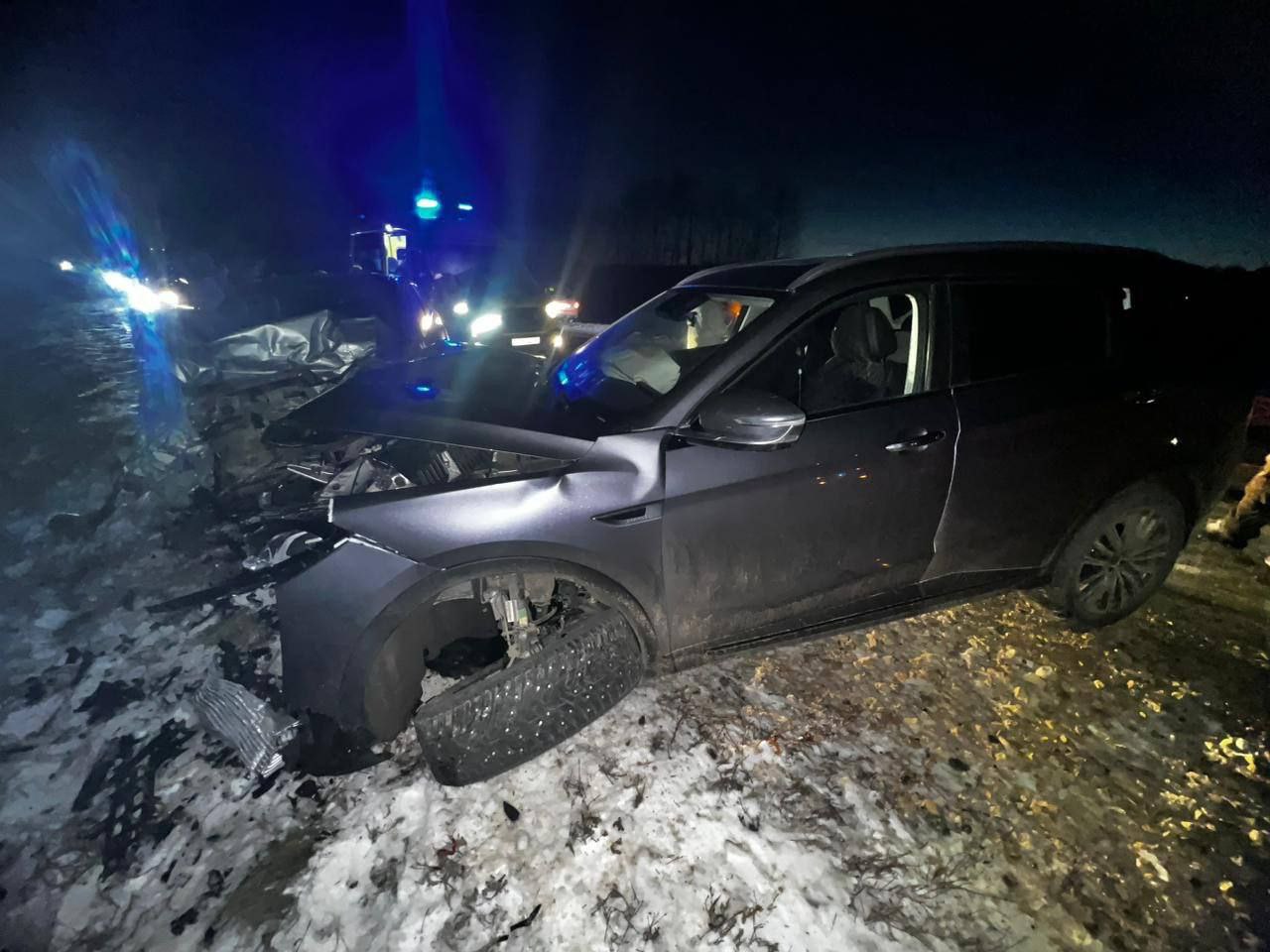 В Волжском районе пять человек пострадали от лобового столкновения автомобилей