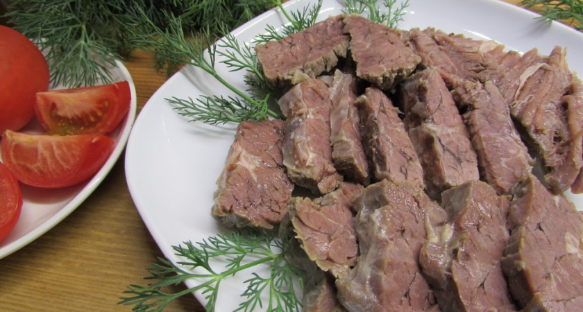 Нужно ли сливать первую воду при варке мяса: опытный шеф-повар поставил точку в вопросе