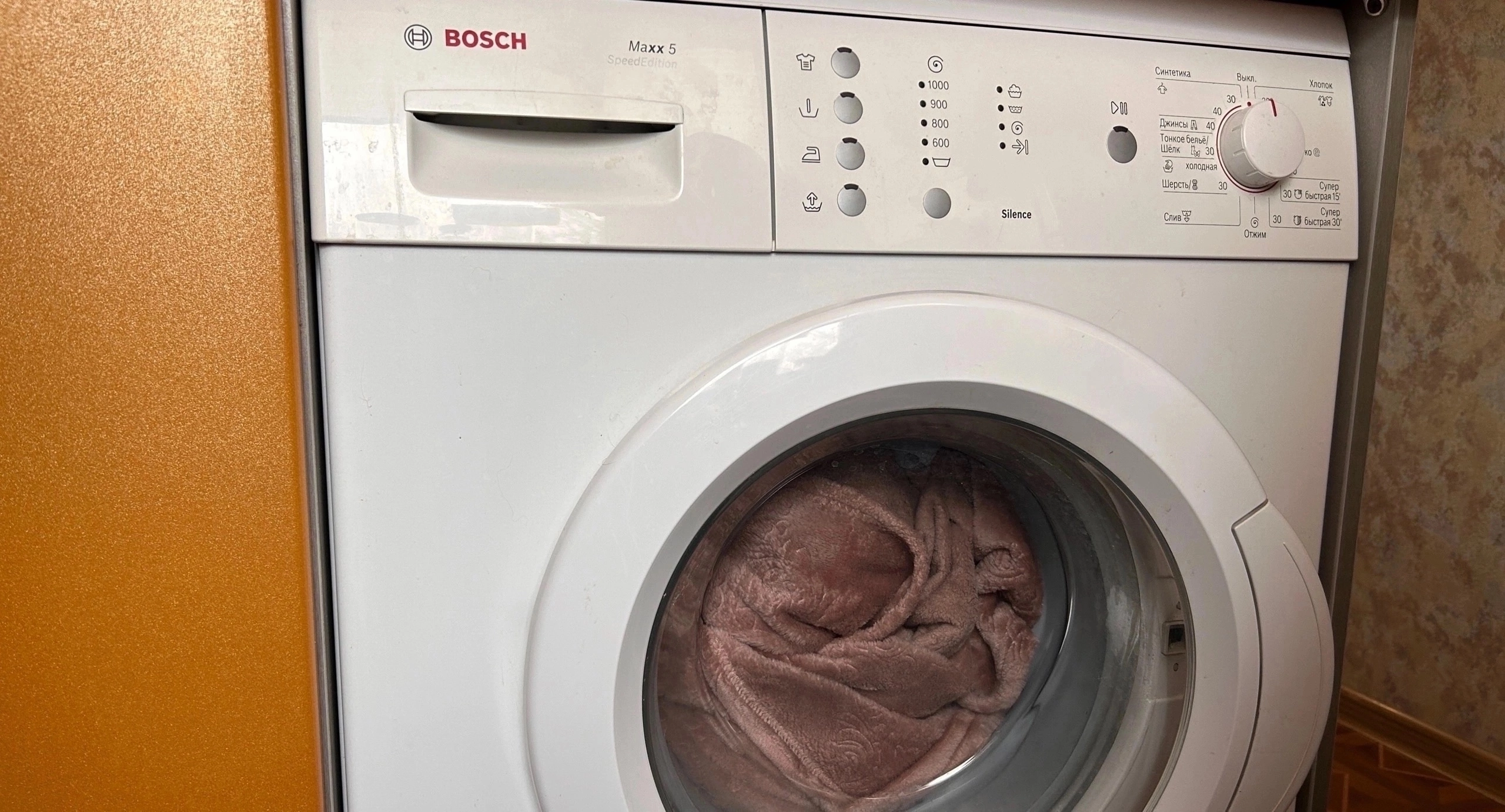 Избавьтесь от этого предмета в ванной: конец запаху затхлости на чистом белье