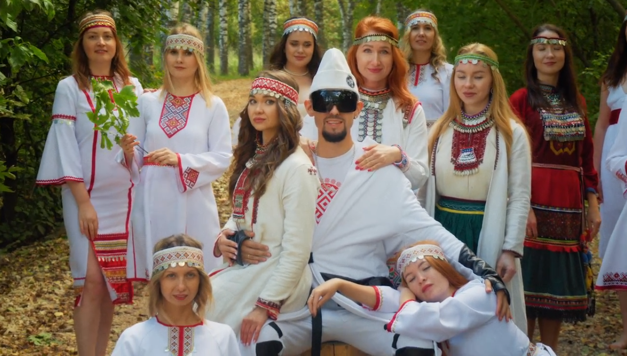 Марийский рэпер взорвал соцсети клипом о красоте местных девушек и о любви